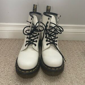 WHITE DOC MARTENS